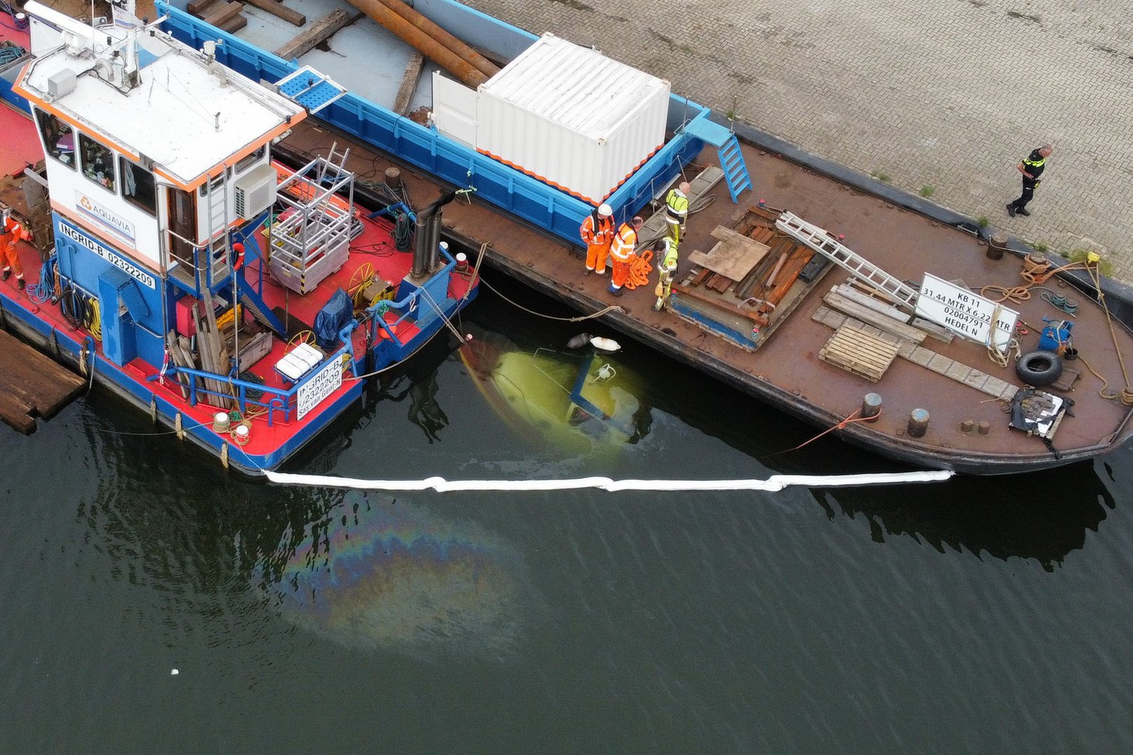 Boot gezonken in kanaal bij Nijmegen