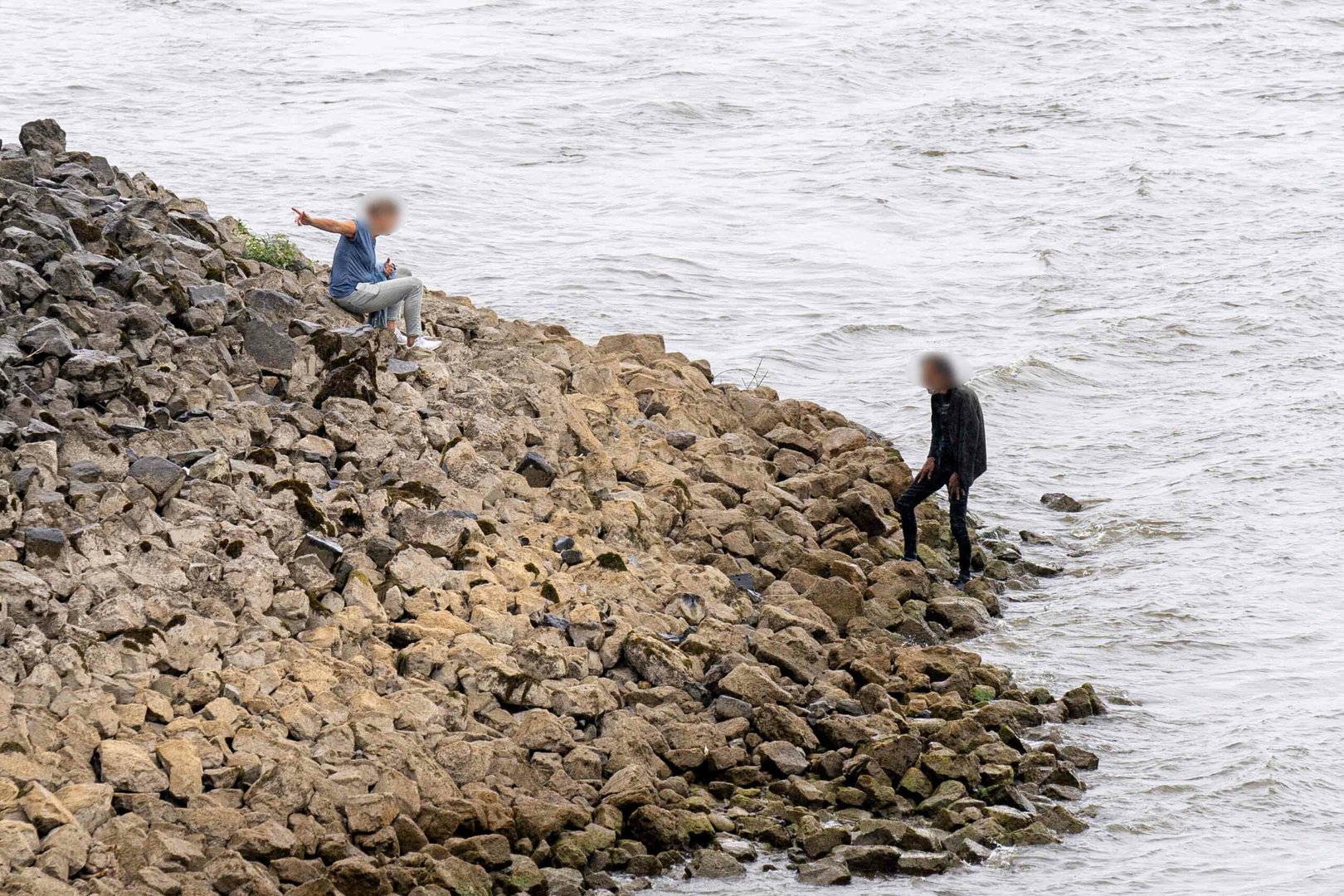 UPDATE: Man springt in de Waal bij Nijmegen