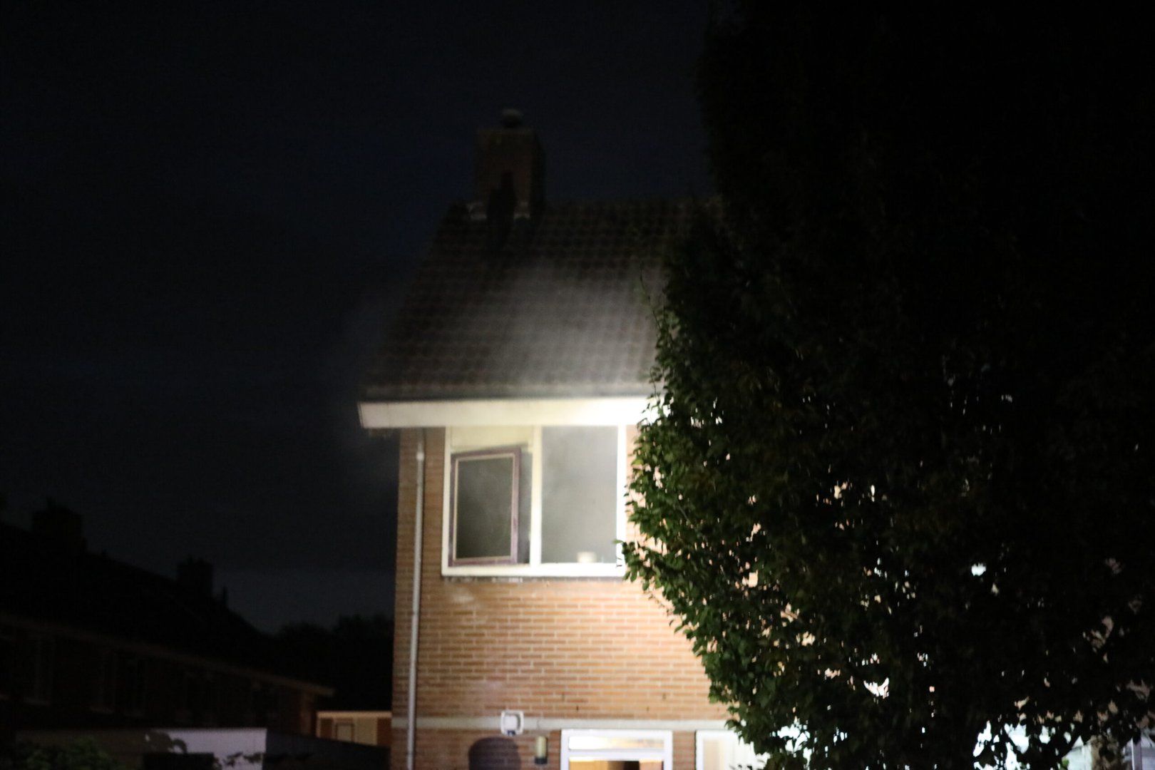 Woningbrand Nijmegen: bewoner doet eerste bluspoging