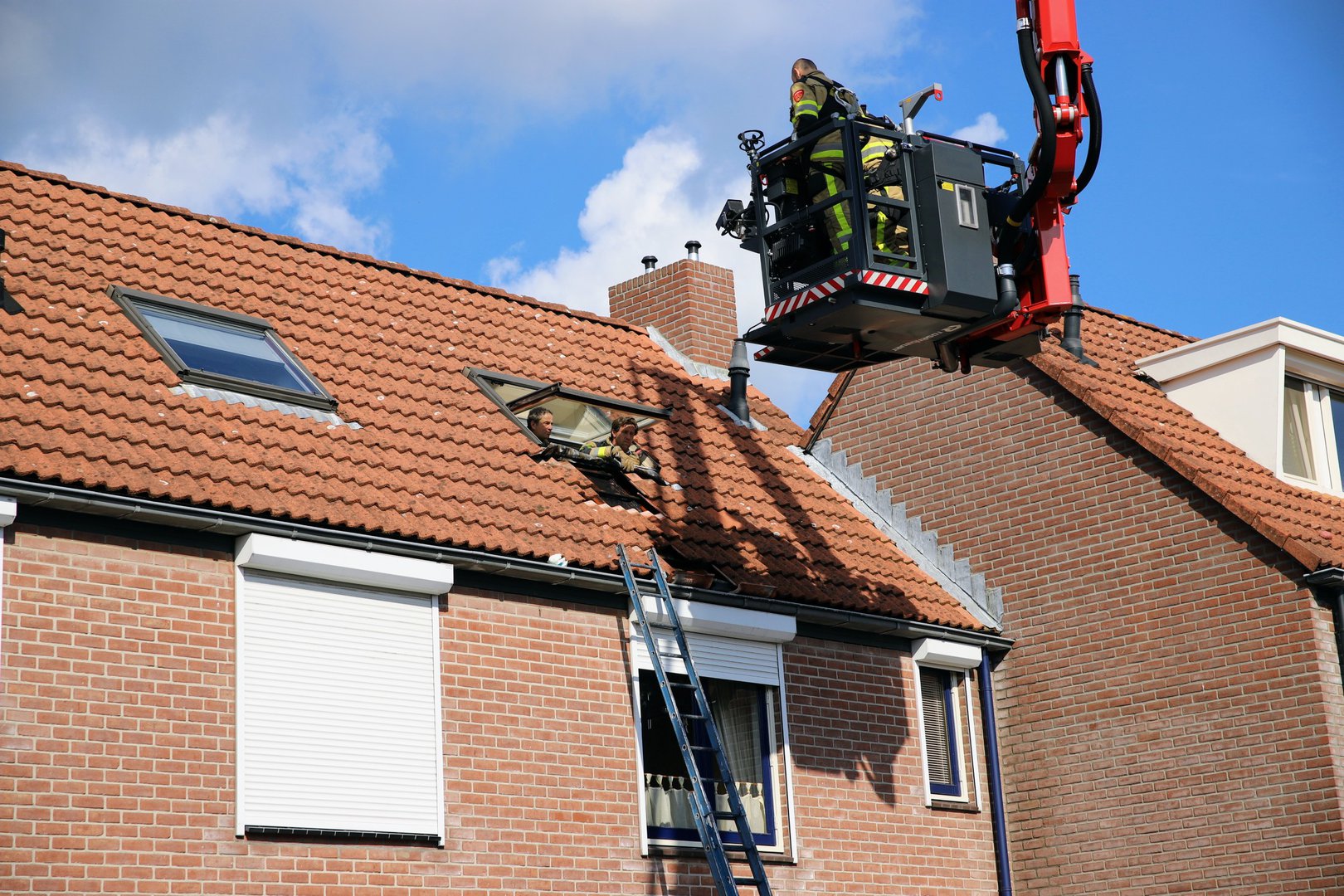 Dak brand door isolatiemateriaal in Geldermalsen