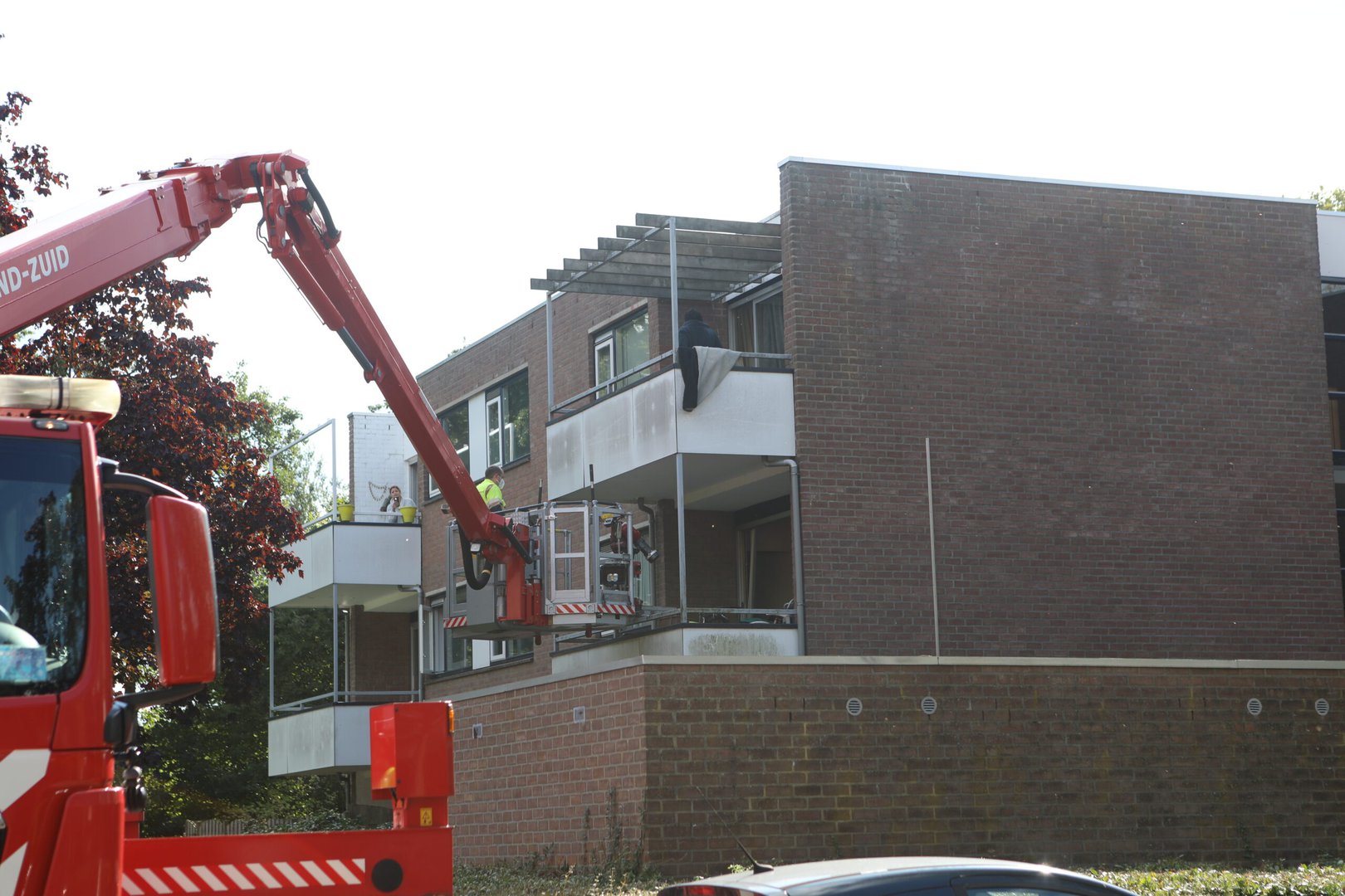 Gewonde vrouw onder verdachte omstandigheden gevonden