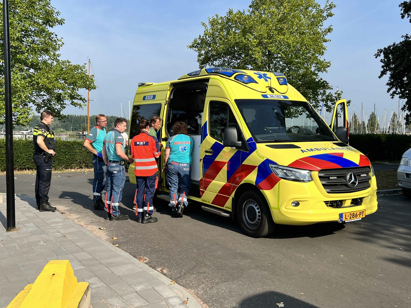 Vrouw niet aanspreekbaar na botsing met fiets