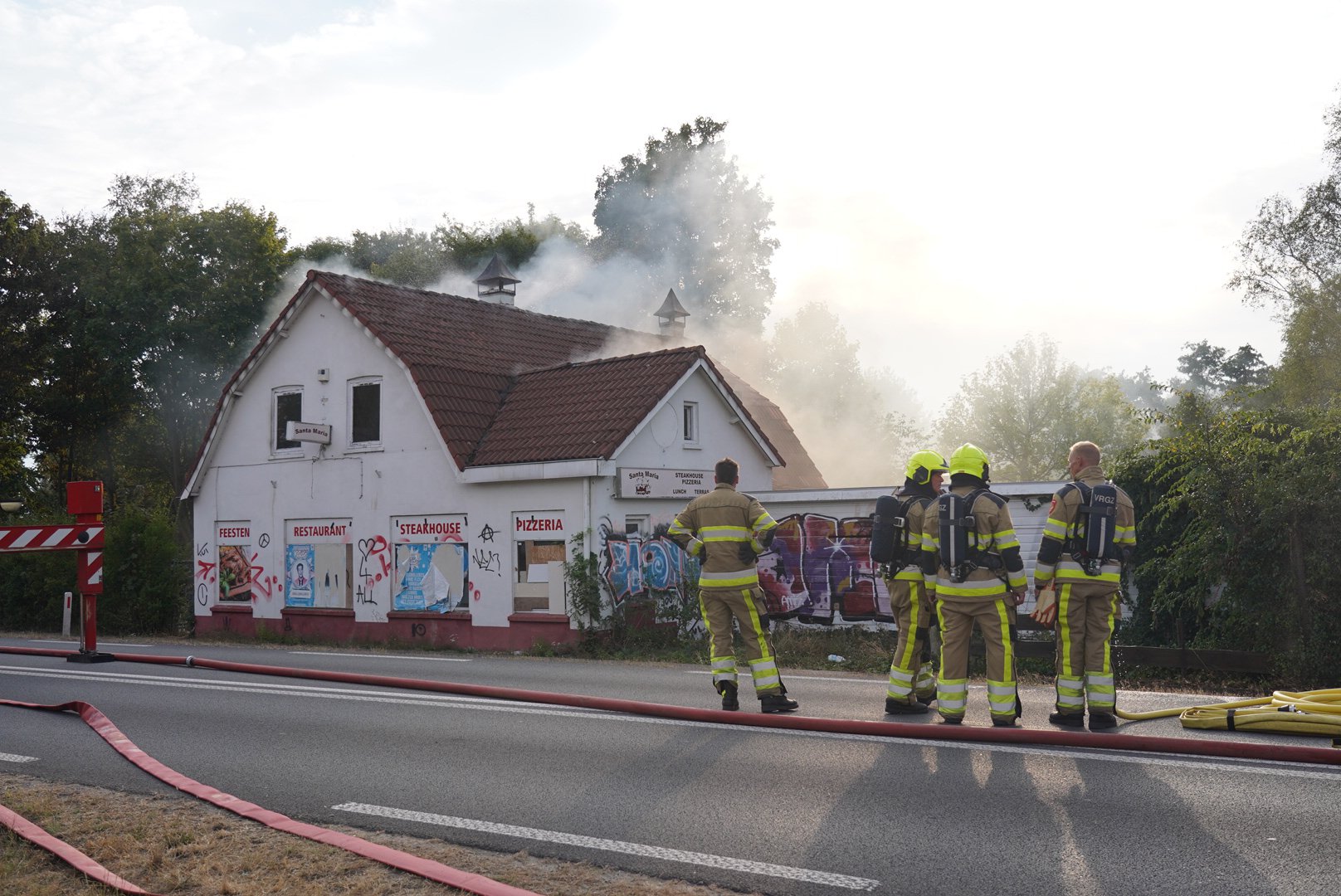 FOTO UPDATE: Brand in voormalig restaurant Santa Maria in Malden