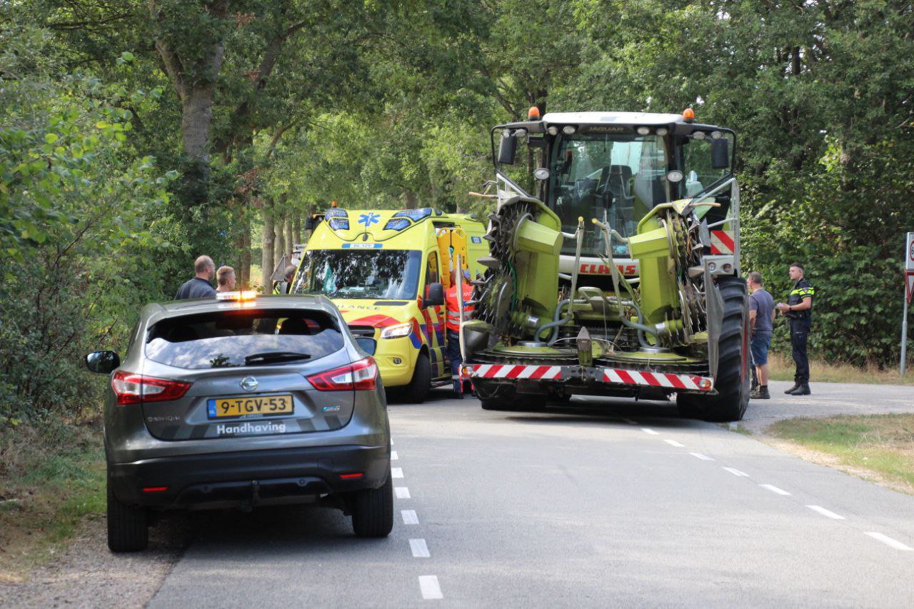 E-biker gewond bij botsing met hakselaar in Vaassen