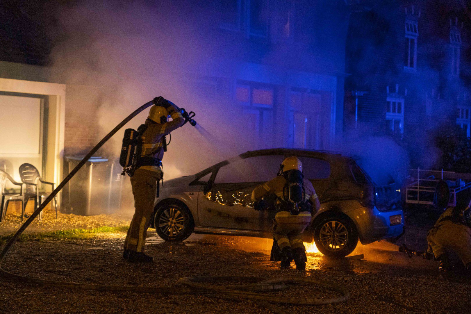 Auto gaat volledig in vlammen op in Eerbeek