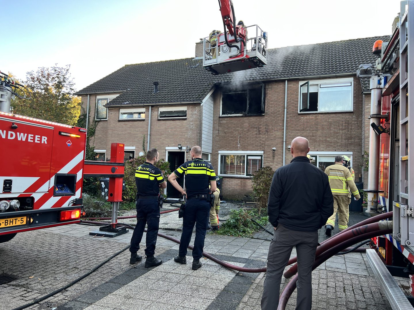 Brand in tussenwoning in Harderwijk, hulpdiensten grootst ter plaatse