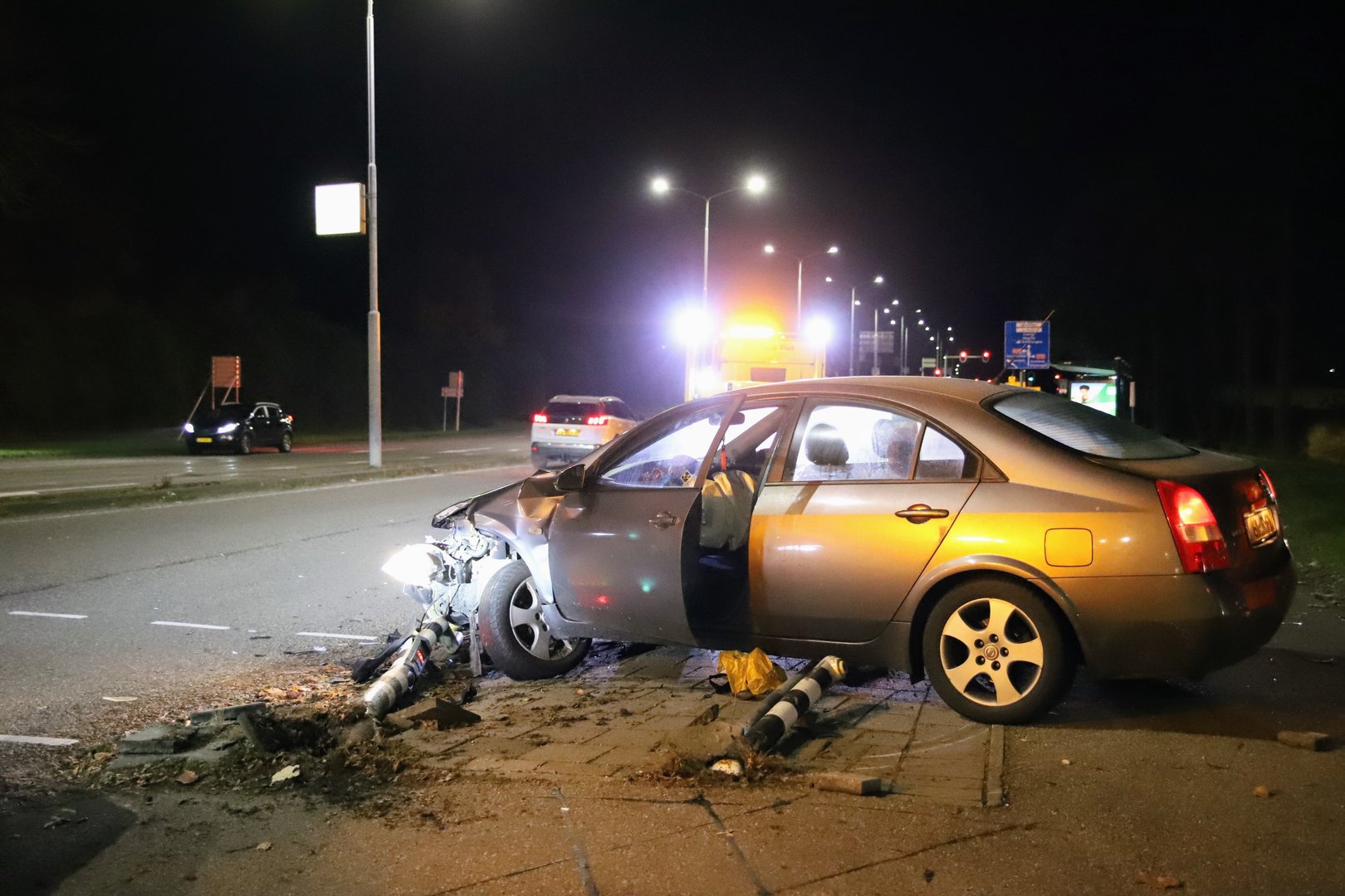 Automobilist richt veel schade aan bij eenzijdig ongeval