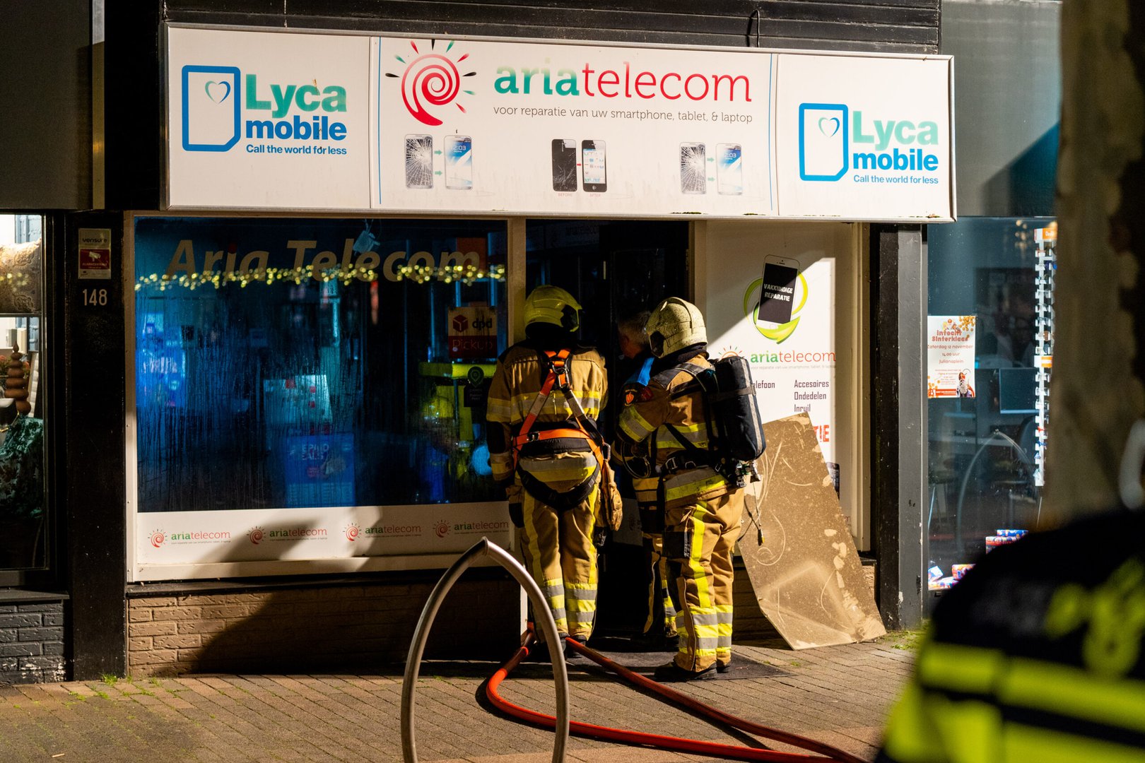 Veel schade na brand in telefoonwinkel Beuningen