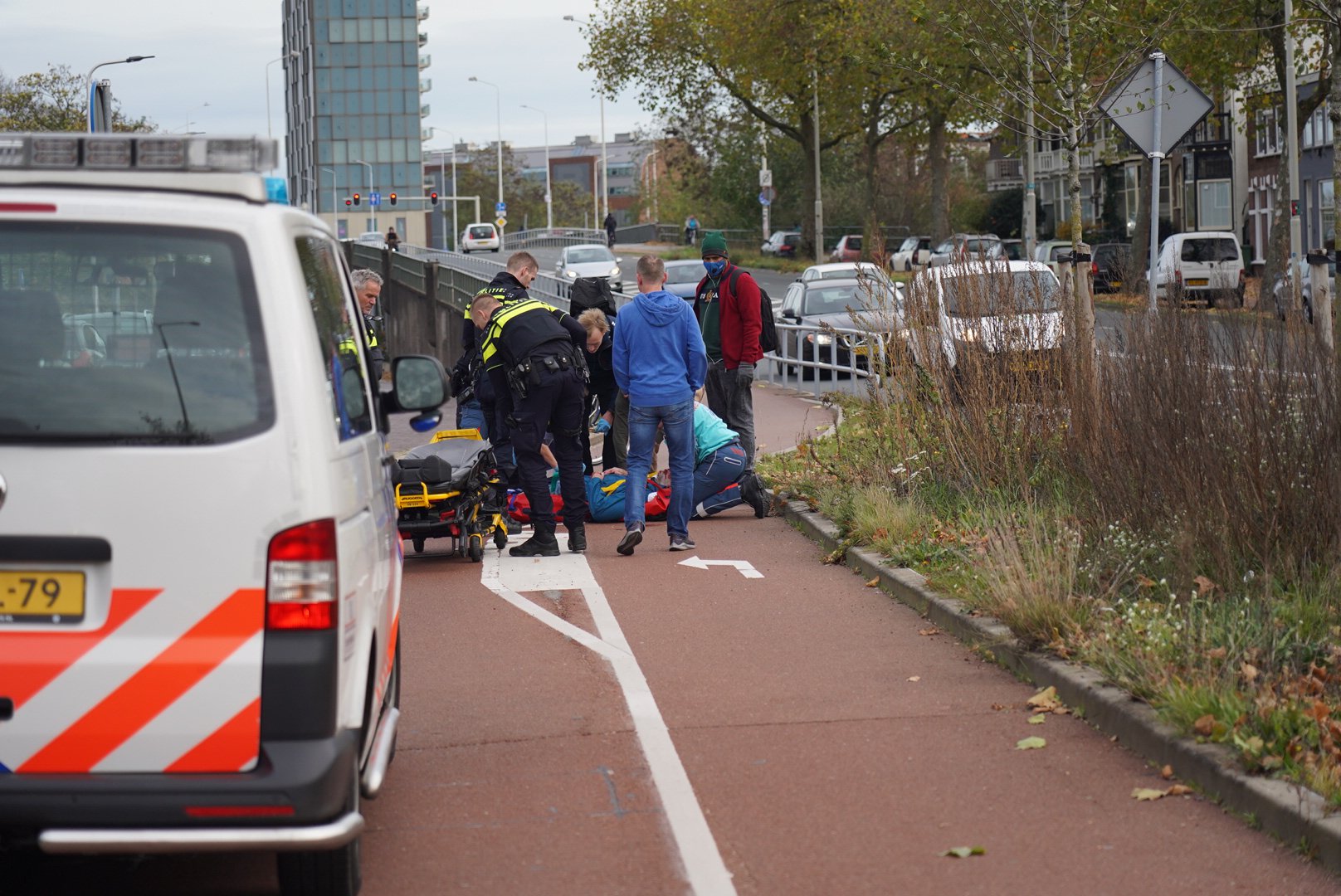 Scooter rijdt door na aanrijding met fietser