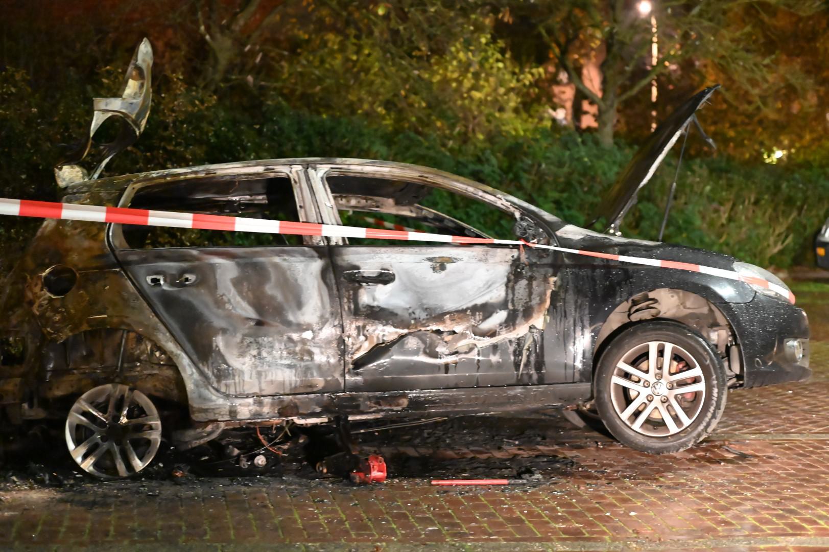 Auto brand uit in Groesbeek, politie start onderzoek