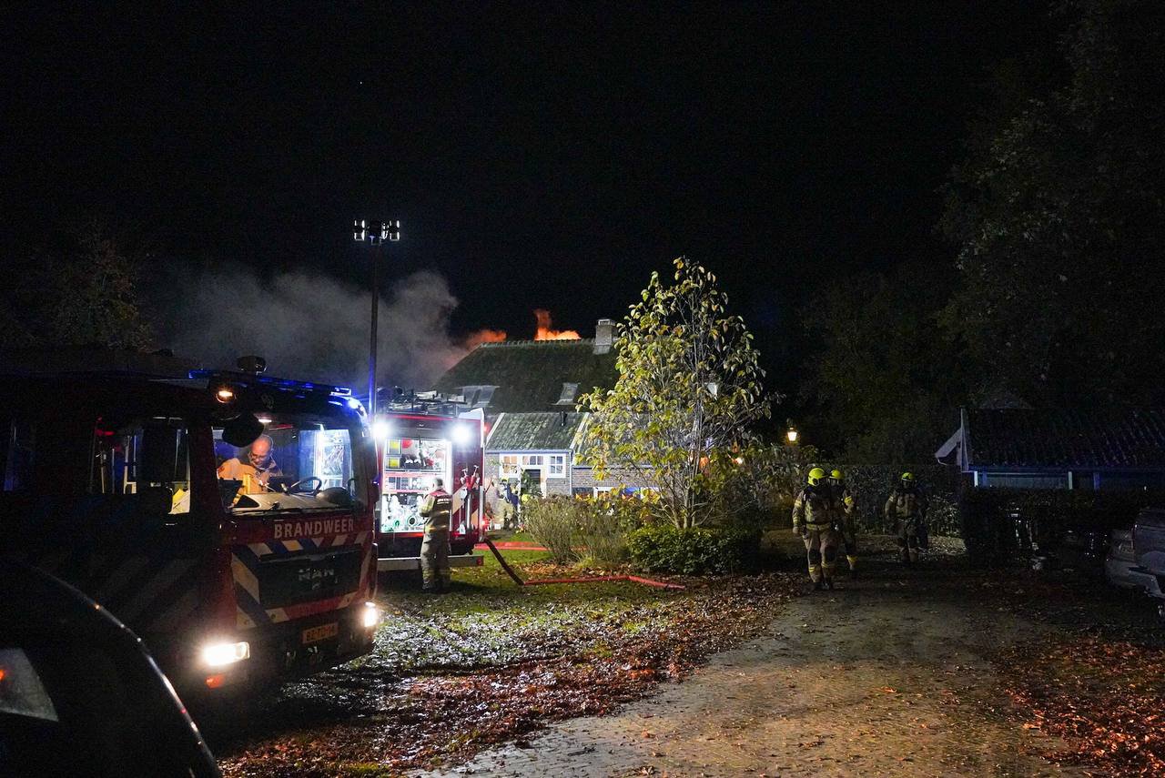 Uitslaande brand in woning met rieten kap in Drempt