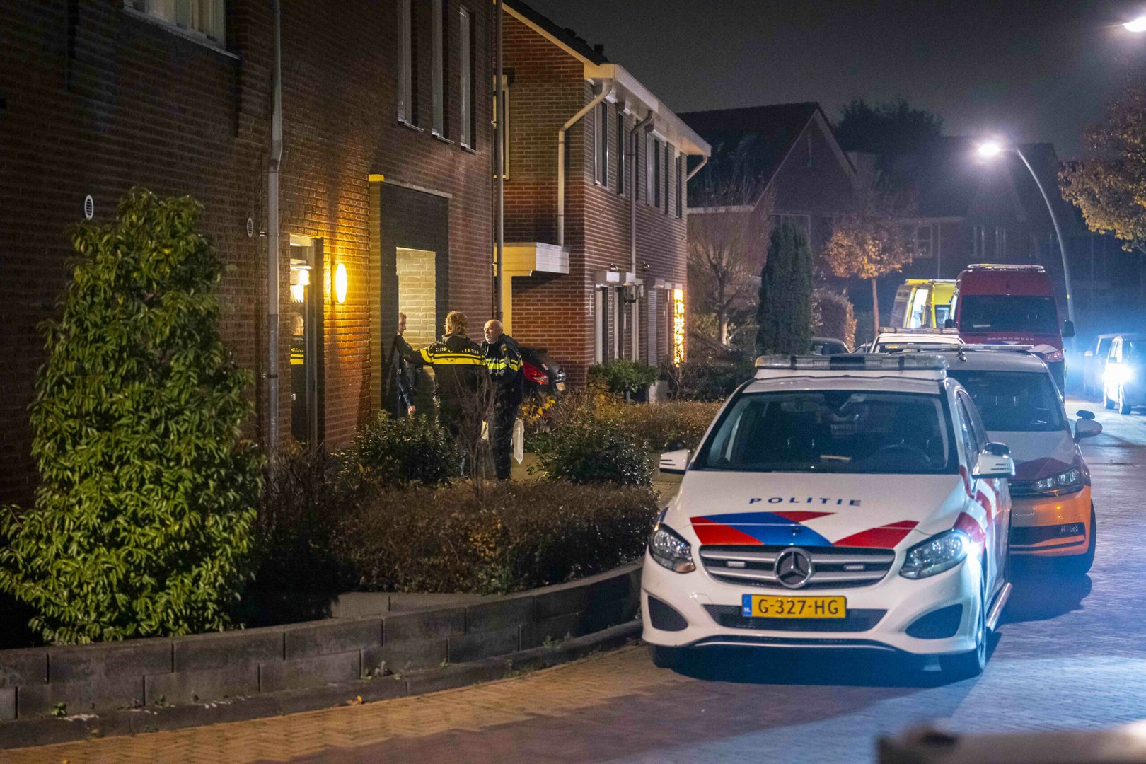 Bewoonster overleden aangetroffen in woning, man zwaargewond aangehouden