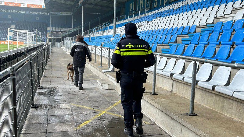 Controle in stadion De Vijverberg