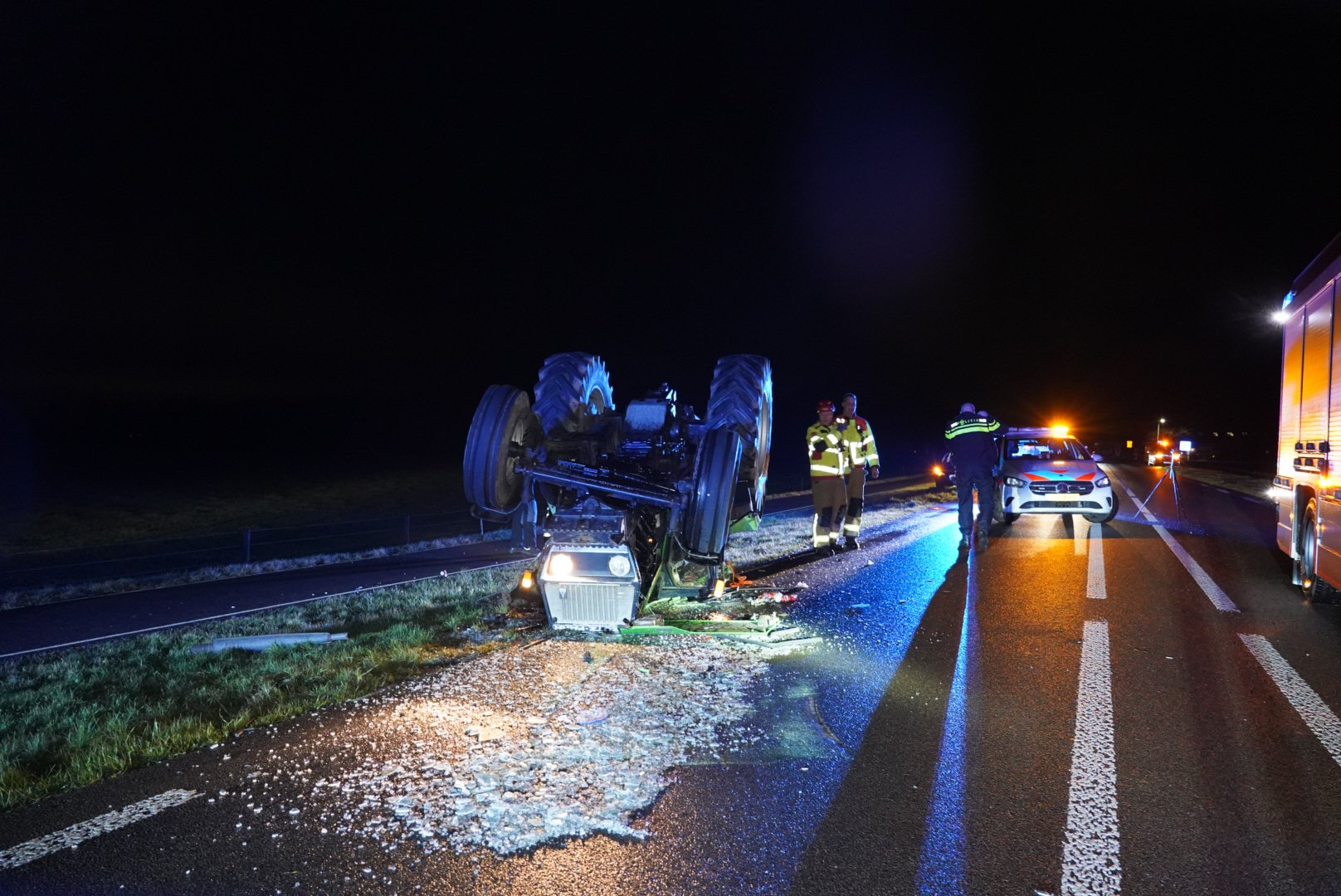 Tractor slaat over de kop bij ongeval met automobilist