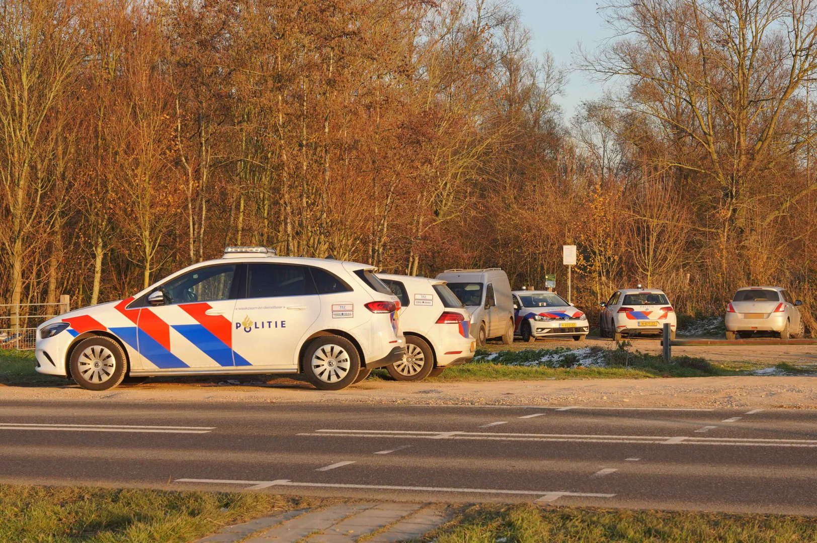 Overleden persoon aangetroffen, politie doet onderzoek