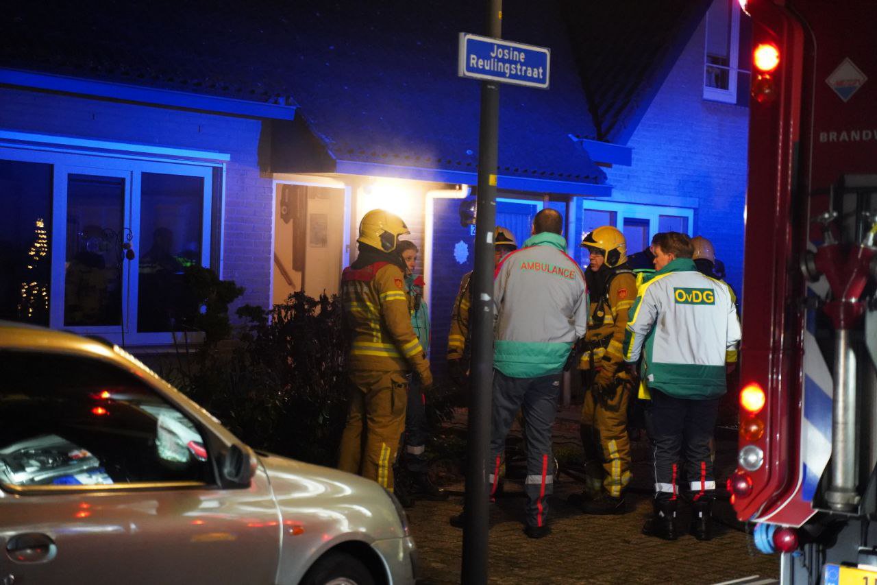 Brandweer treft levenloos lichaam aan bij brand in woning