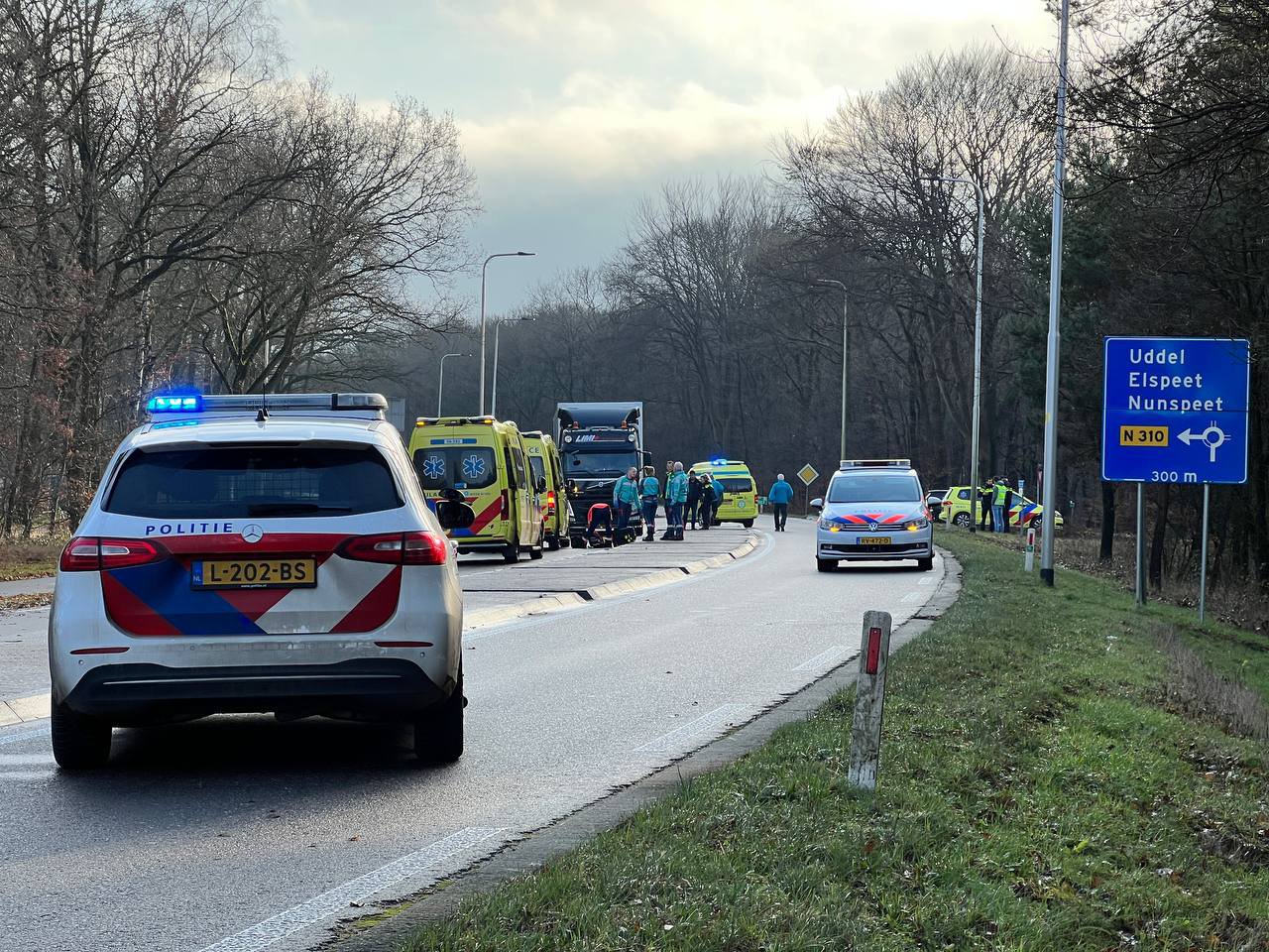 UPDATE: Vrouw (82) overleden na aanrijding met vrachtwagen