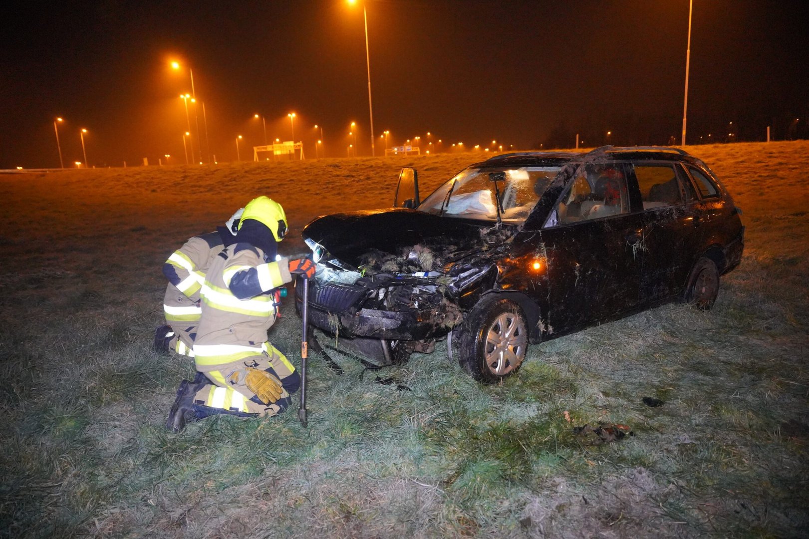 Automobilist krijgt ongeval door gladheid A73 bij Ewijk