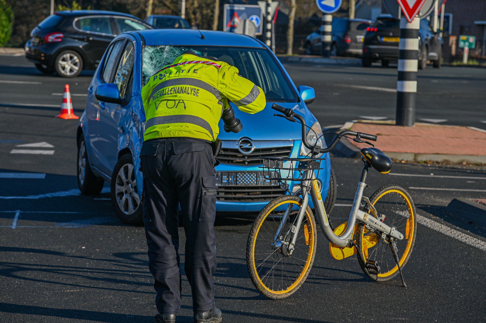 Automobilist ziet fietser over het hoofd