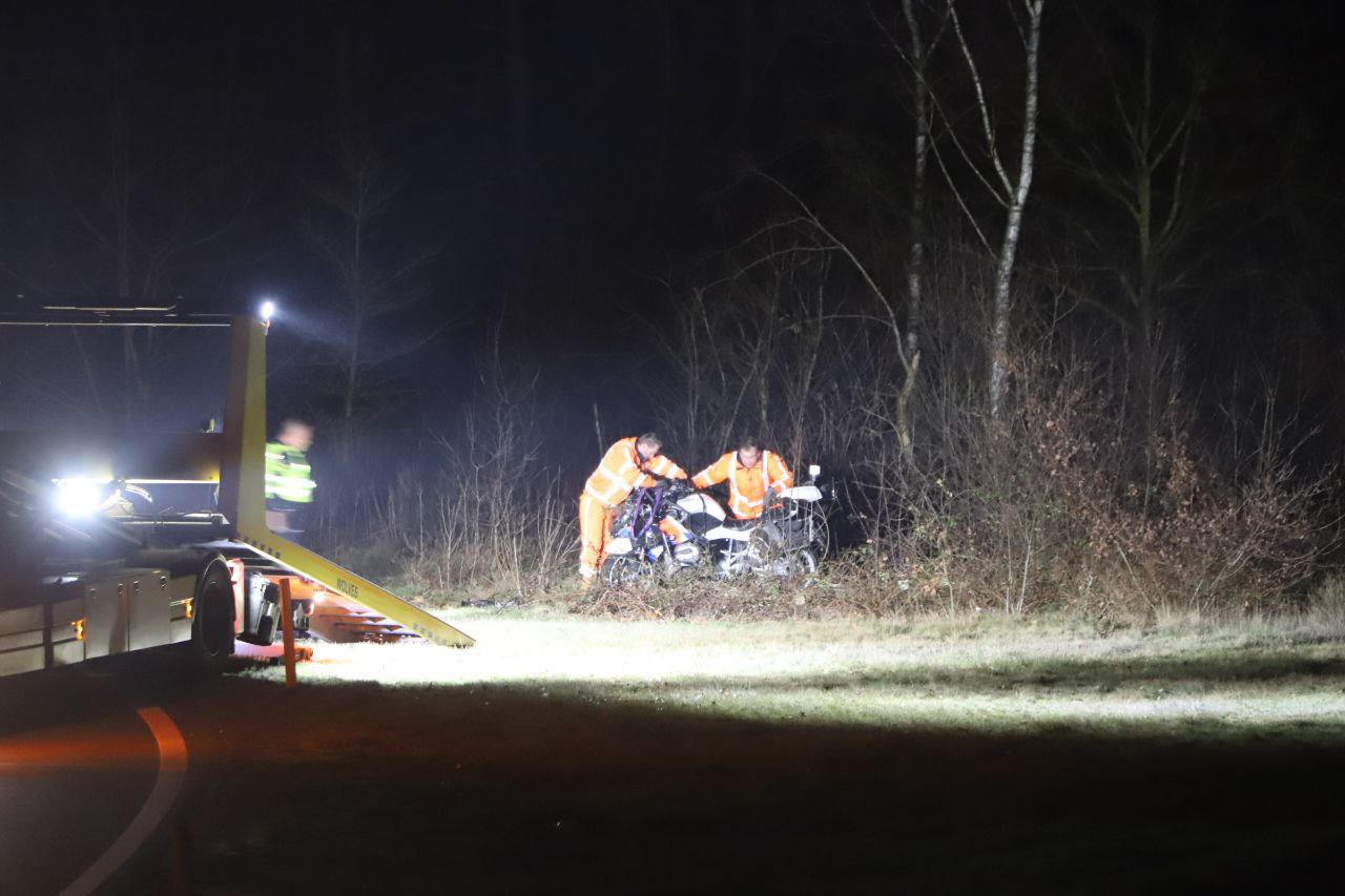 Motoragent slaat over de kop bij ongeval