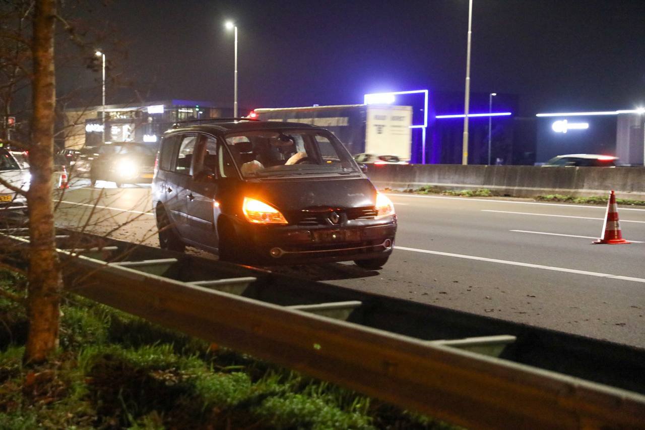 Rijstrook van snelweg korte tijd afgesloten na ongeval