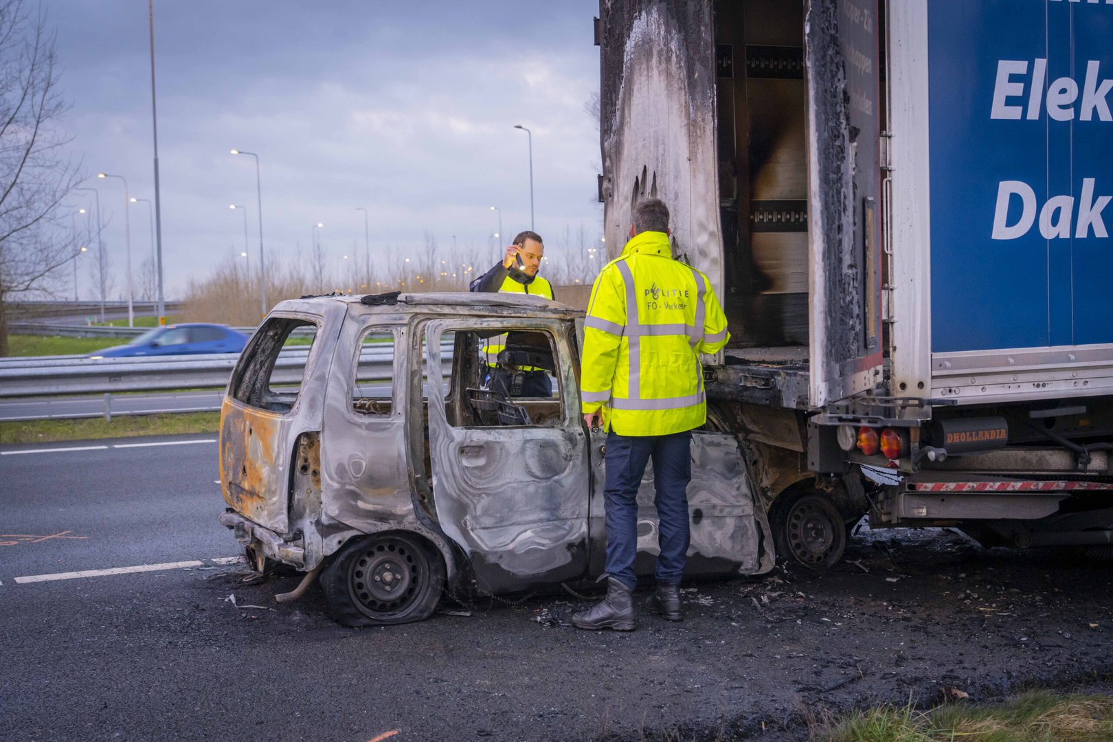 Man (32) uit Huissen overleden nadat auto in brand vliegt bij ernstig ongeluk A15