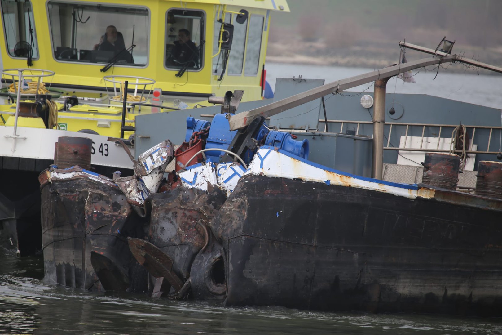 Diesellekkage in de Waal na scheepvaart ongeval