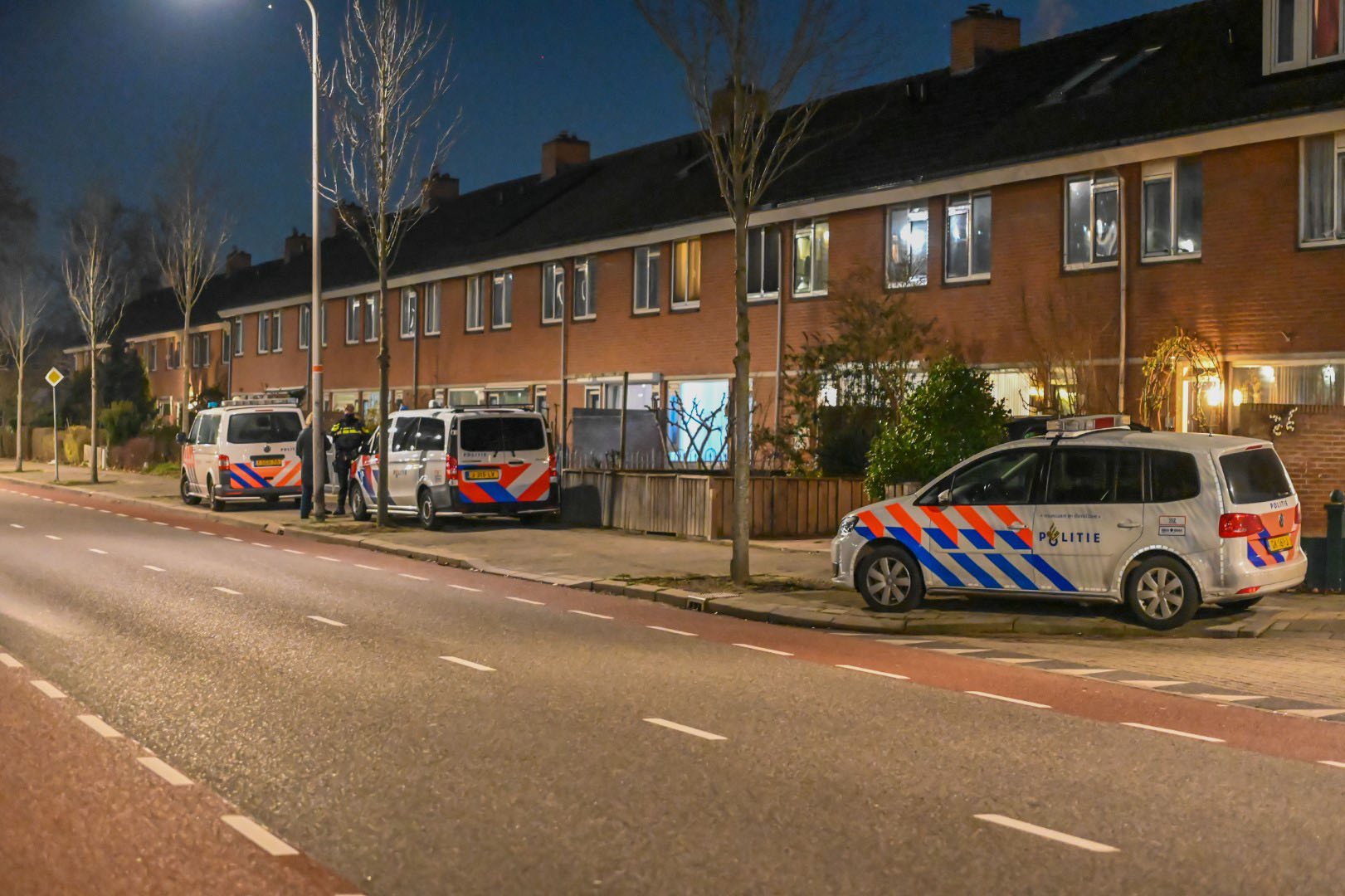 Vier personen aangehouden na vondst drugs en veel geld in woning