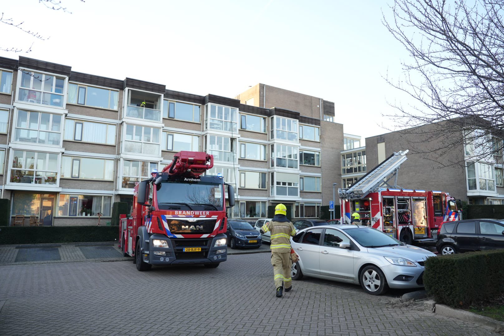 Brand op bovenste etage van appartementencomplex