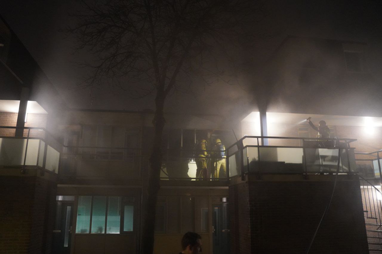 Veel rookontwikkeling bij brand in wooncomplex