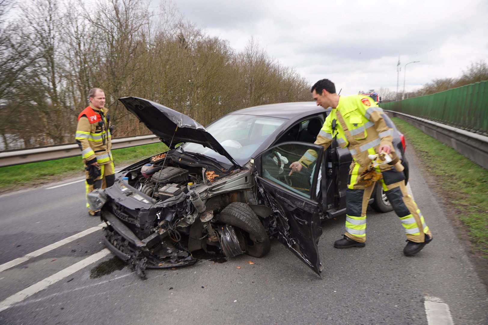 Auto komt in botsing met vrachtwagen