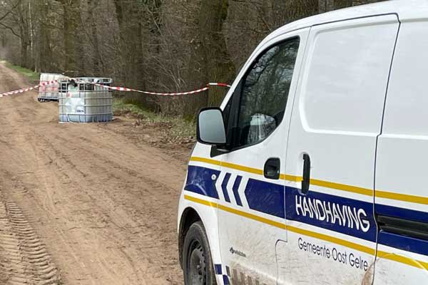 IBC-containers met vermoedelijk 2000 liter drugsafval gedumpt in natuurgebied