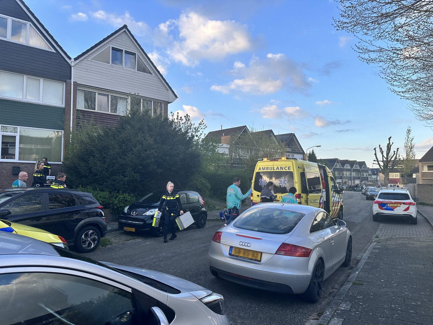 Man gewond na steekpartij in woning