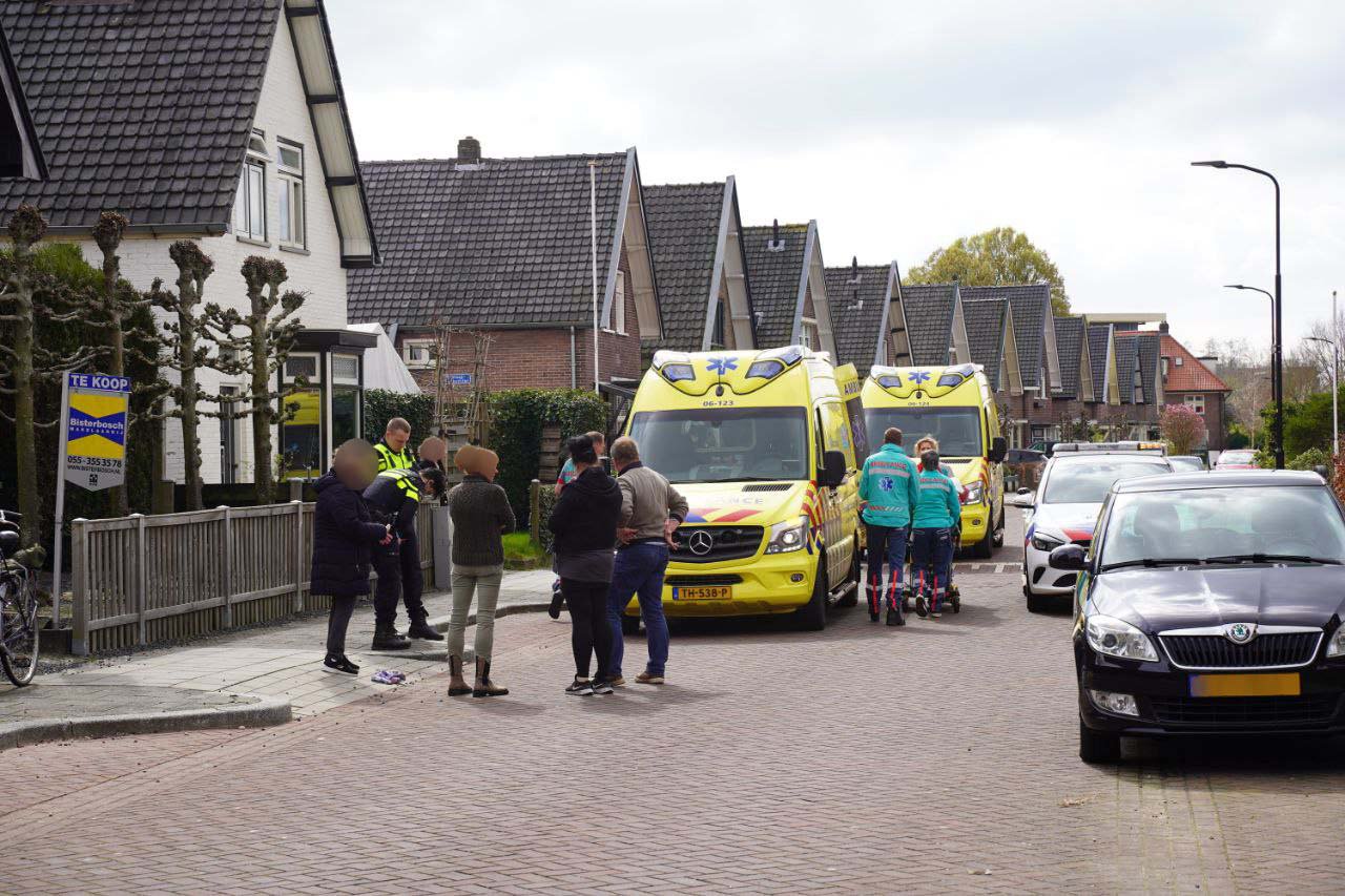 Fietser gewond naar ziekenhuis na val