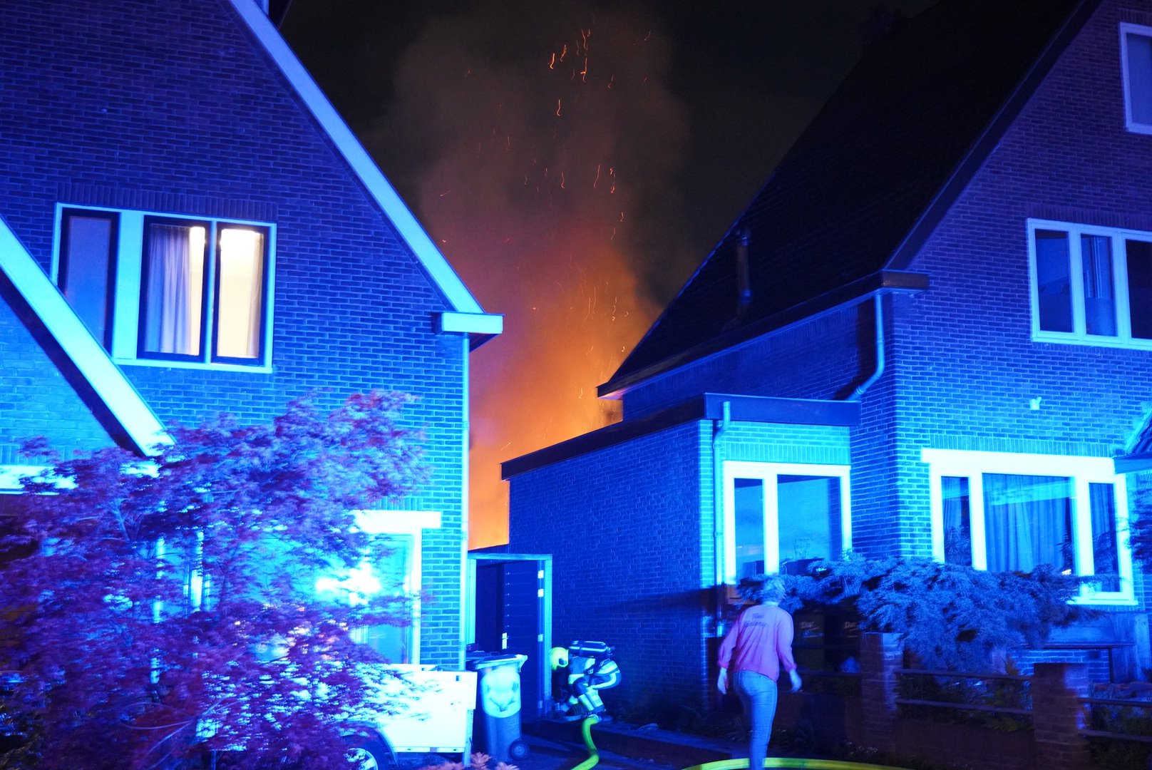 Tuinhuisje volledig afgebrand