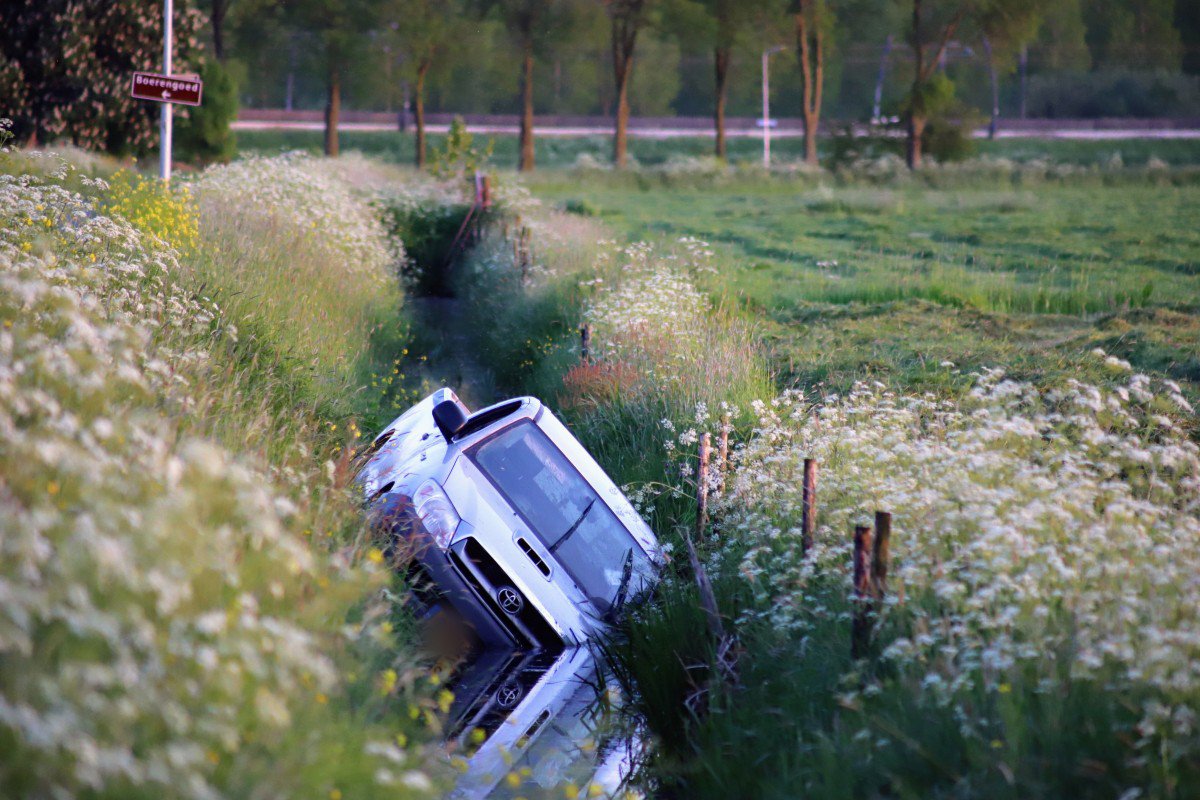 Automobilist naar ziekenhuis na eenzijdig ongeval