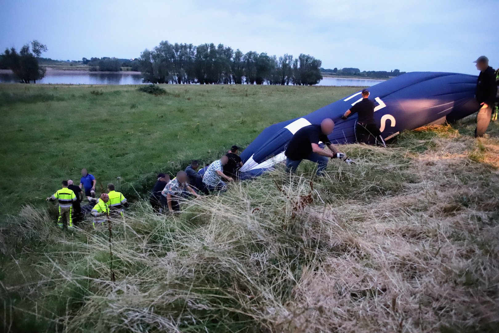 Brandweer opgeroepen voor luchtballon in problemen