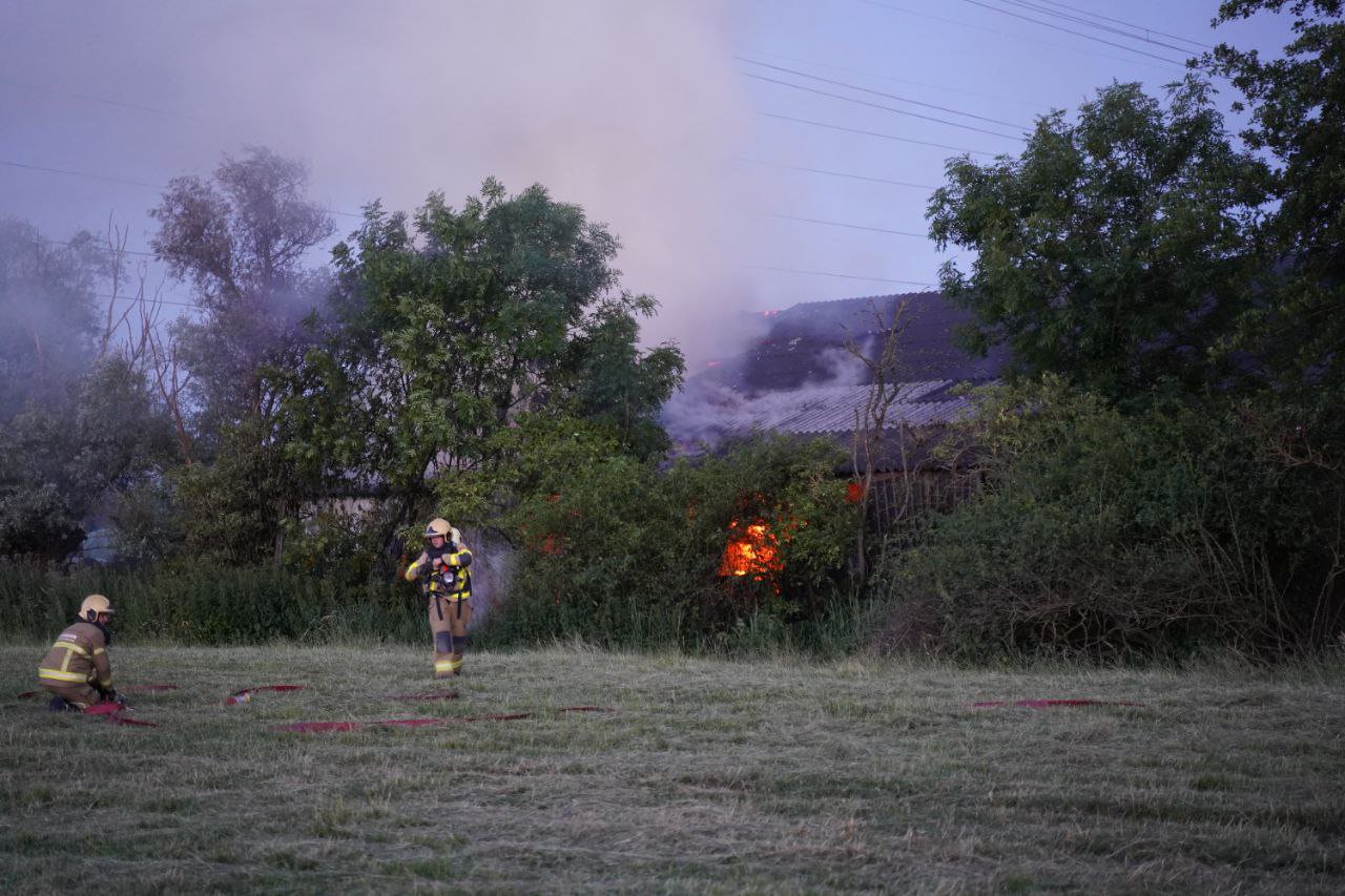 Stuk of 30 koeien gered bij uitslaande brand in stal