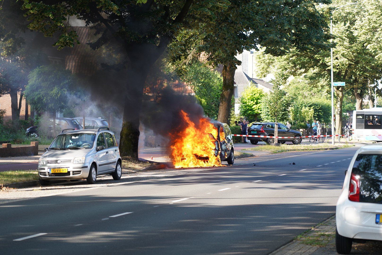 Bestelwagen volledig verwoest door brand in Nijmegen