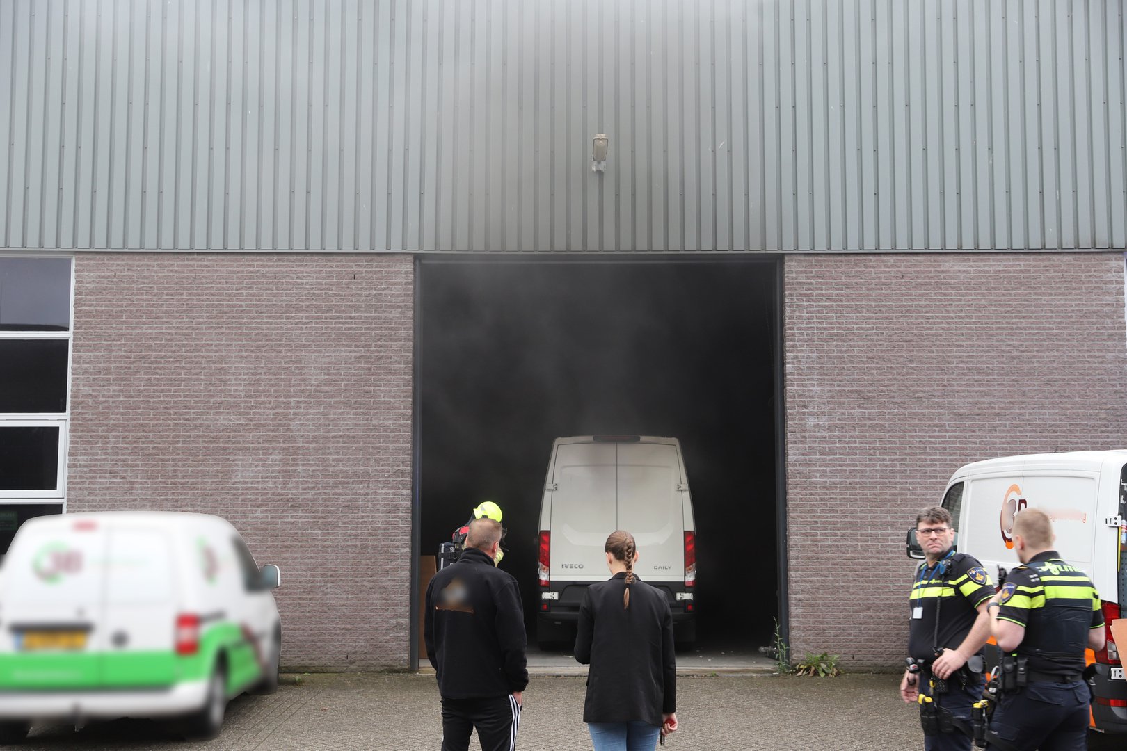 Veel rookontwikkeling bij hevige brand in bedrijfspand te Barneveld