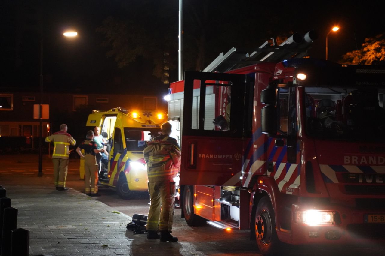 Brand in appartement, bewoner in ambulance gecontroleerd