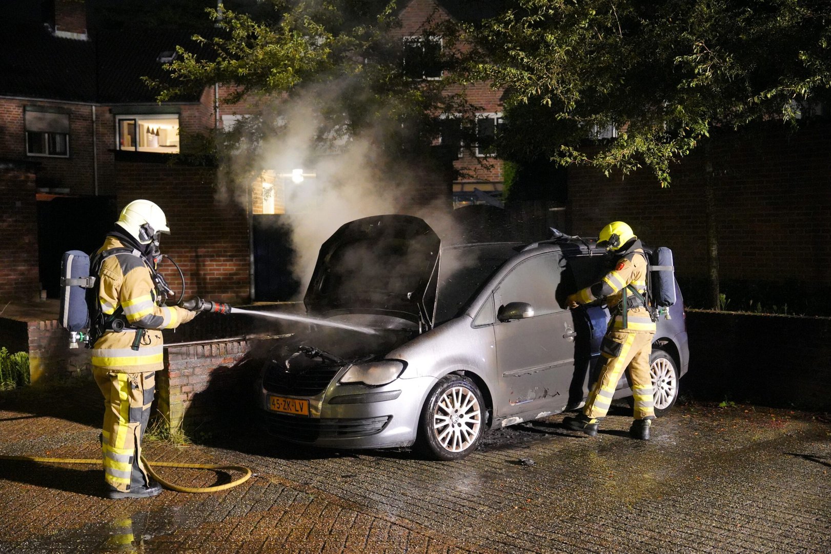 Politie onderzoekt oorzaak autobrand