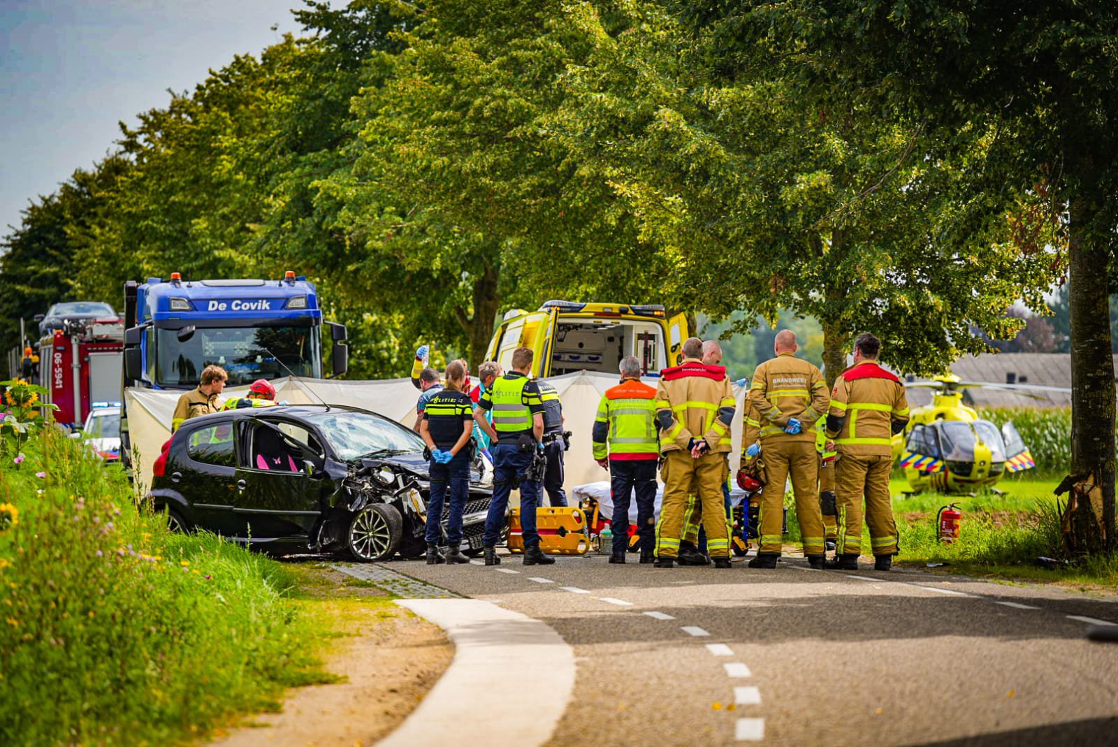 UPDATE: Vrouw (67) overleden na botsing tegen boom