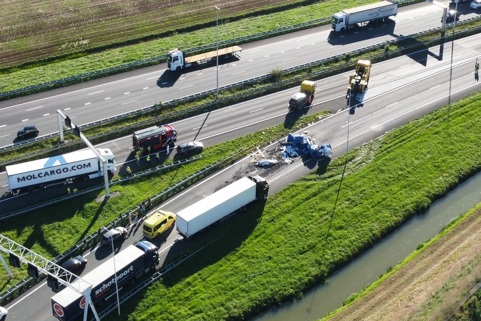 Turbines vallen op snelweg A73 en zorgen voor chaos