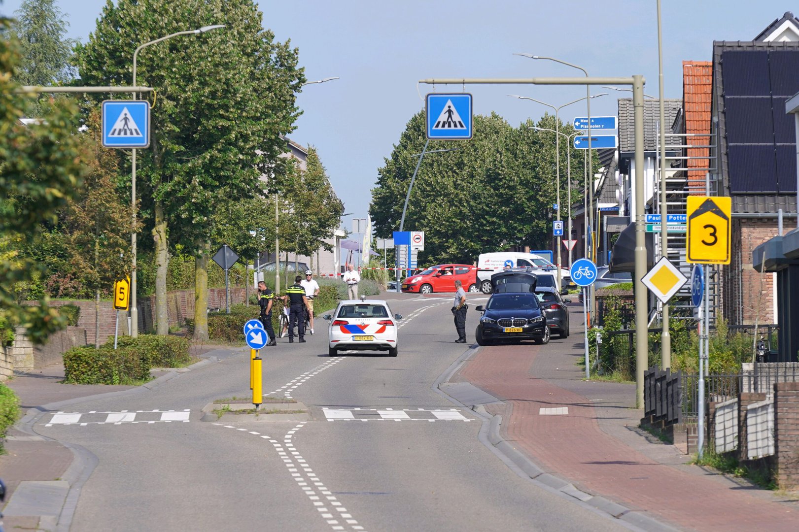 FOTO UPDATE Grote vuurwerkvondst: woningen ontruimd en straat afgesloten