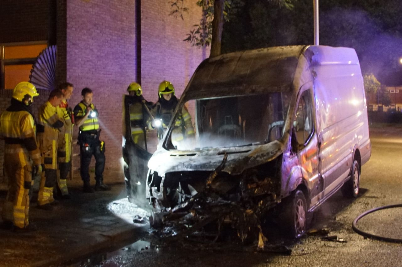 Weer een brand in Nijmegen, bestelbus verwoest