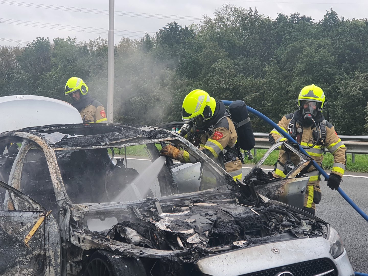 Auto vat vlam tijdens rit op snelweg A73