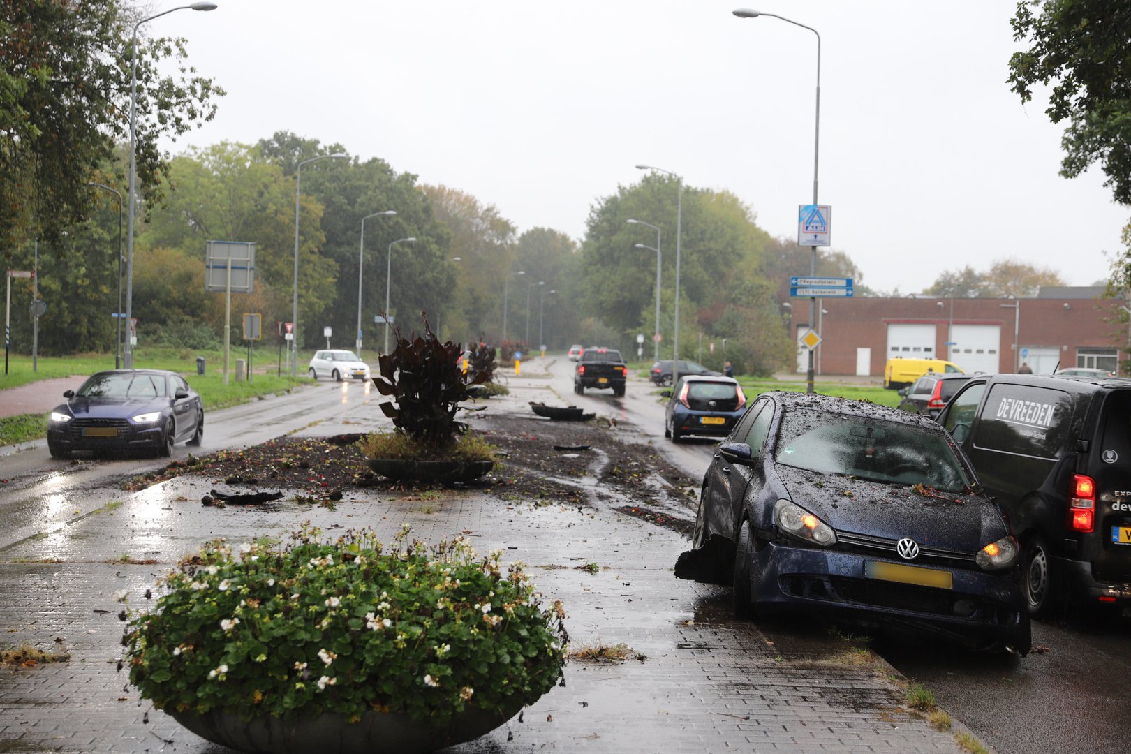 Auto slaat over de kop bij ongeval in Barneveld