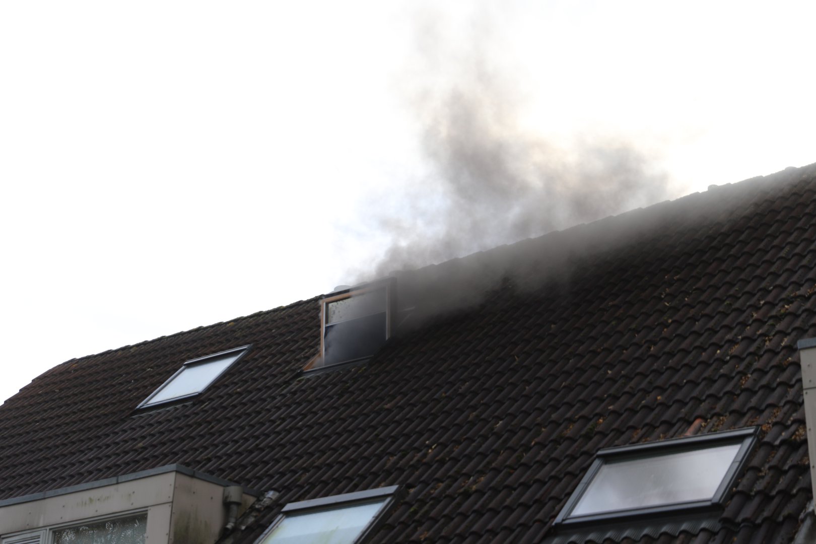 Veel rook bij grote zolderbrand