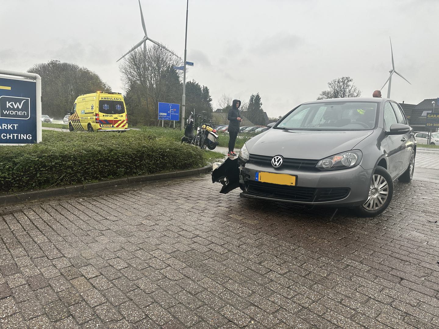 Scooterrijder gewond na botsing met auto